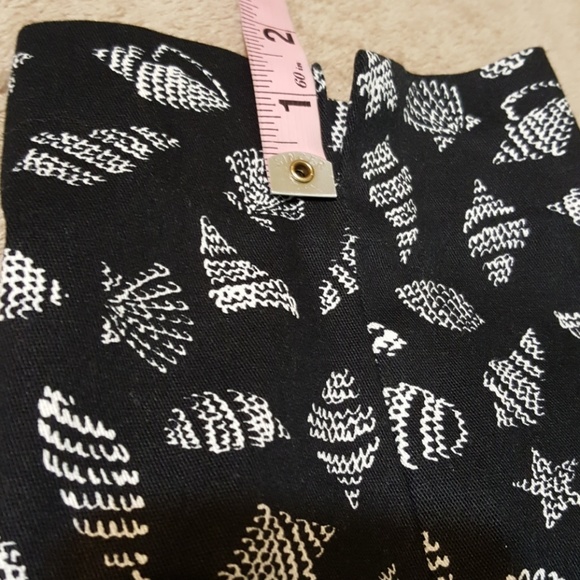 Bamboo Traders Shell Motif Ankle/Cropped Pants. 10 - Picture 6 of 8